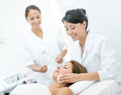 美容師不會(huì)溝通？巧用“花言巧語(yǔ)”提升銷售與服務(wù)